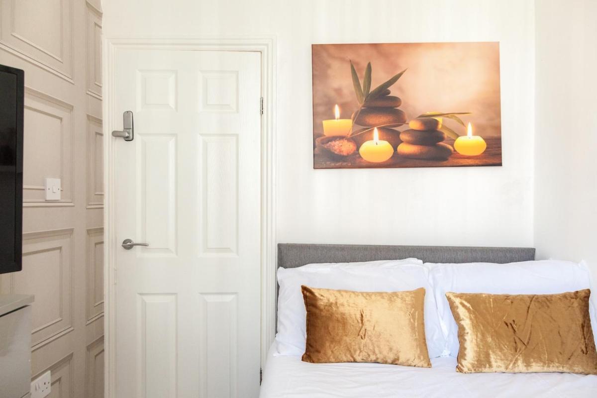 Holiday home Discounts For Long Term Bookings - Large Contractor House With Parking Liverpool