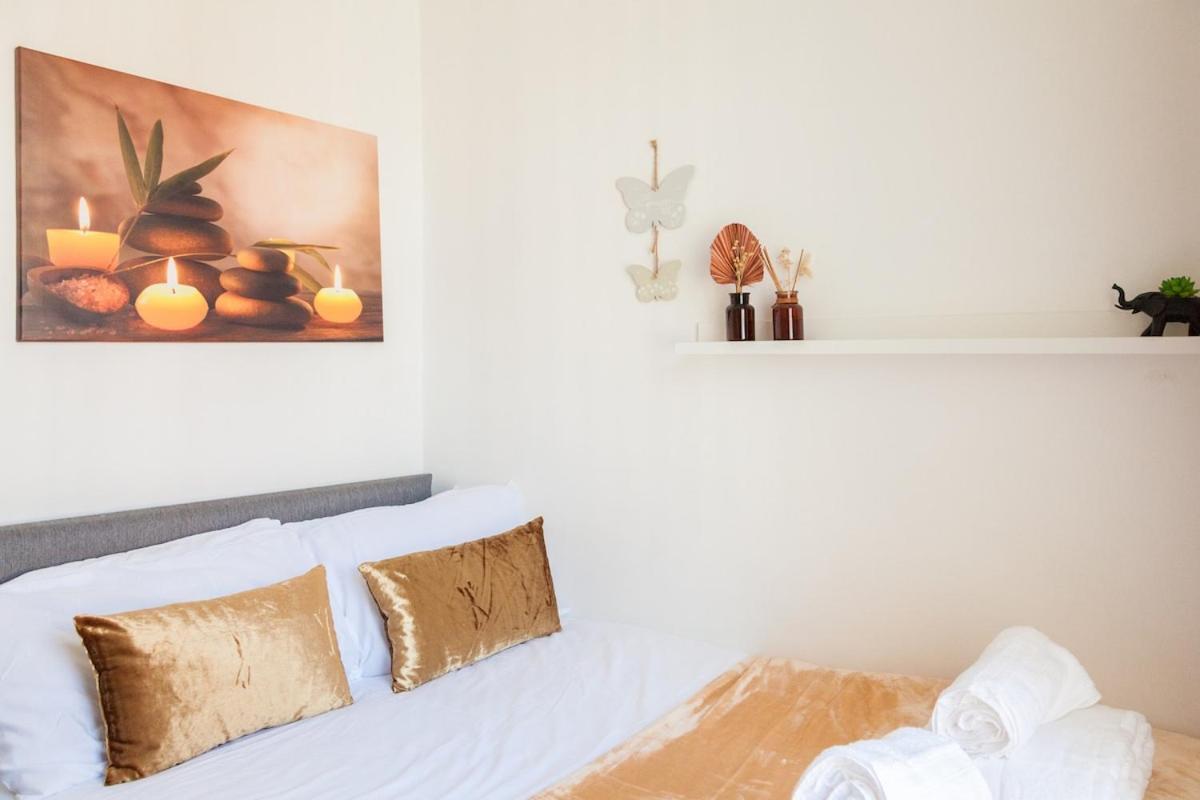 Holiday home Discounts For Long Term Bookings - Large Contractor House With Parking *
