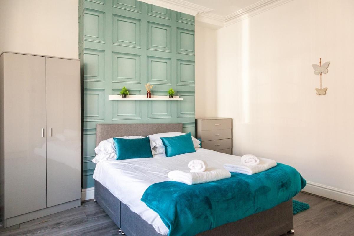 Discounts For Long Term Bookings - Large Contractor House With Parking * Liverpool