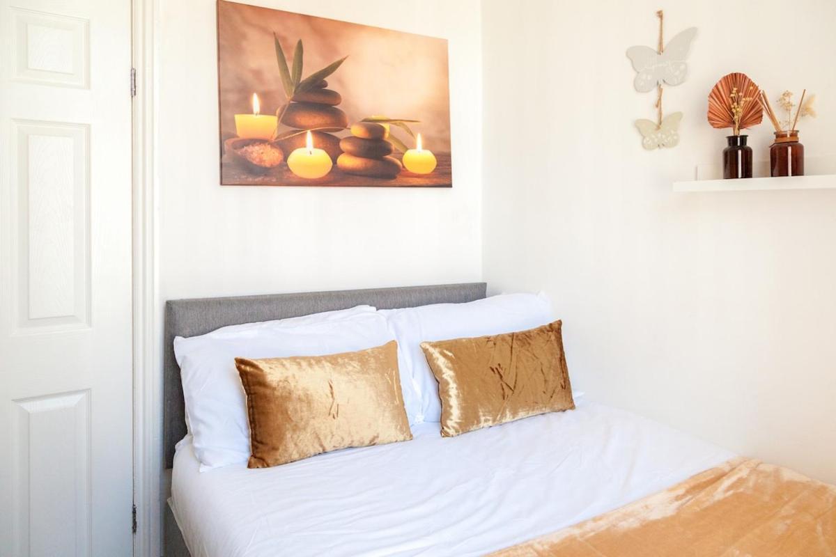 Discounts For Long Term Bookings - Large Contractor House With Parking Liverpool