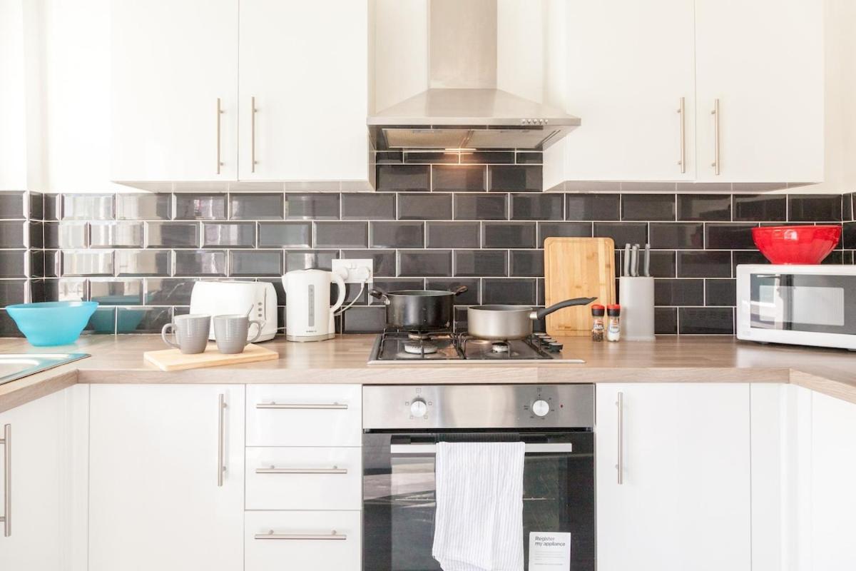 Discounts For Long Term Bookings - Large Contractor House With Parking * Liverpool