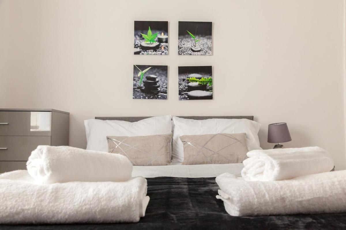 Discounts For Long Term Bookings - Large Contractor House With Parking Liverpool